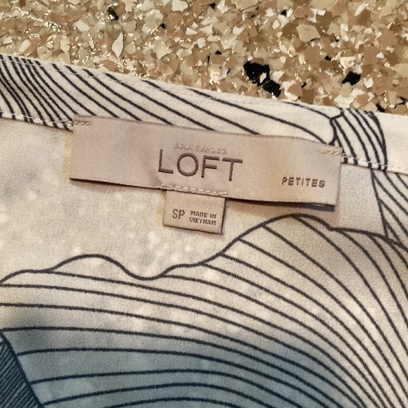 Loft gray floral ruffle sleeve blouse - Picture 2 of 4